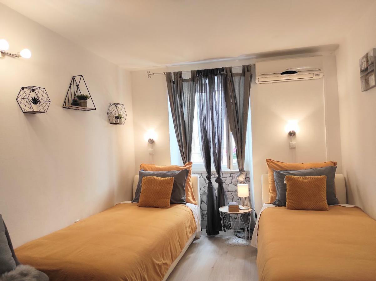 Apartments & Rooms As Vis Exterior photo